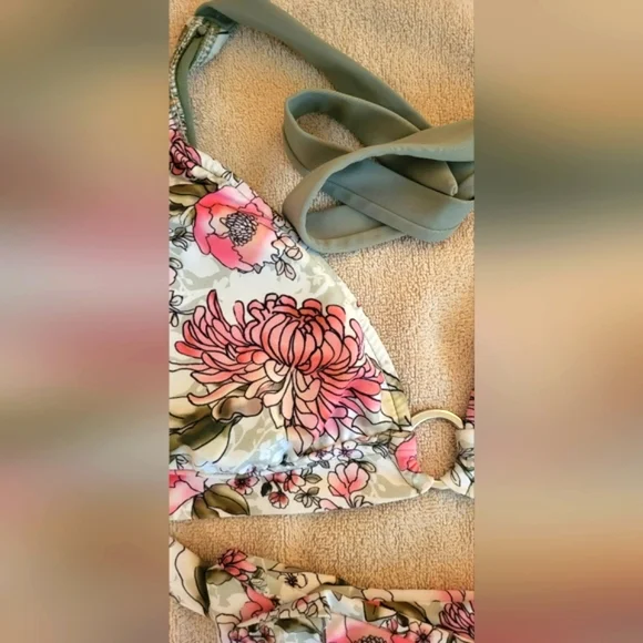Mossimo Supply Co. Floral Bikini Top In Pink and Green (Size‎ M) - Picture 8 of 14